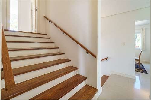 Casa 350m² no Parque Petrópolis 4 dorm 2 suítes 10 vagas Alameda Suécia Mairiporã - 