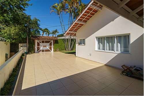 Casa 350m² no Parque Petrópolis 4 dorm 2 suítes 10 vagas Alameda Suécia Mairiporã - 