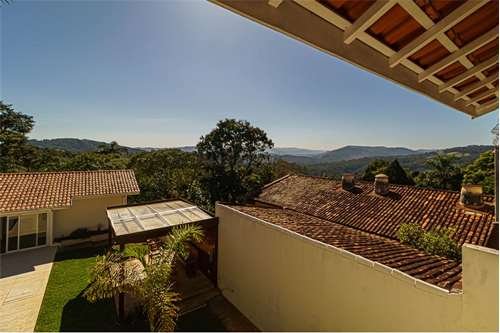 Casa 350m² no Parque Petrópolis 4 dorm 2 suítes 10 vagas Alameda Suécia Mairiporã - 