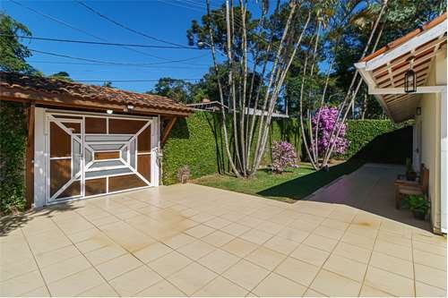Casa 350m² no Parque Petrópolis 4 dorm 2 suítes 10 vagas Alameda Suécia Mairiporã - 