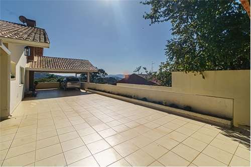 Casa 350m² no Parque Petrópolis 4 dorm 2 suítes 10 vagas Alameda Suécia Mairiporã - 