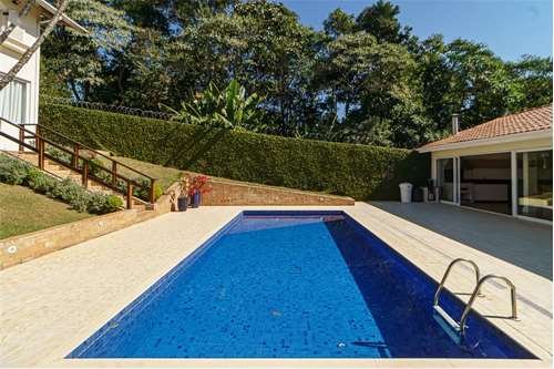 Casa 350m² no Parque Petrópolis 4 dorm 2 suítes 10 vagas Alameda Suécia Mairiporã - 