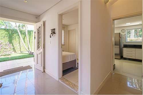 Casa 350m² no Parque Petrópolis 4 dorm 2 suítes 10 vagas Alameda Suécia Mairiporã - 