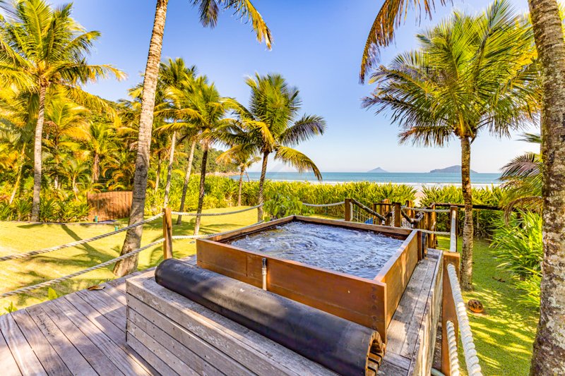 Casa espetacular frente ao mar na Praia da Baleia - À VENDA - São Sebastião - 
