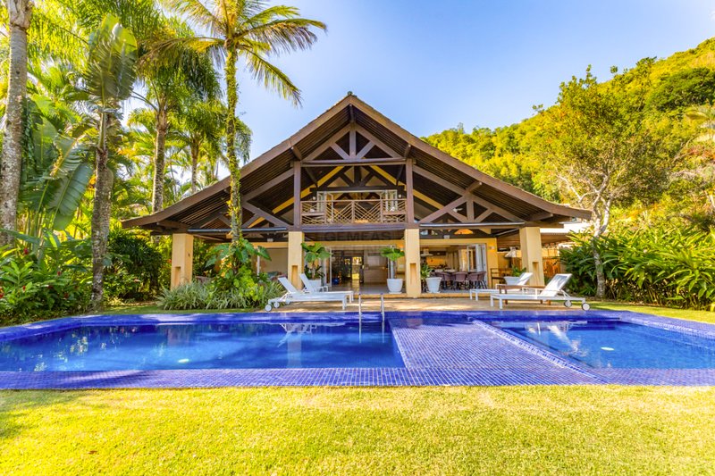 Casa espetacular frente ao mar na Praia da Baleia - À VENDA - São Sebastião - 