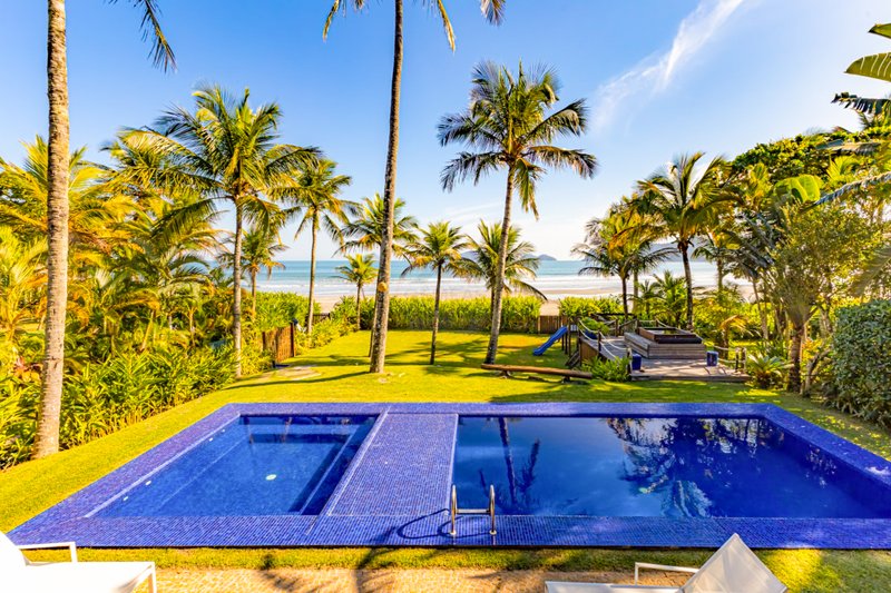 Casa espetacular frente ao mar na Praia da Baleia - À VENDA - São Sebastião - 
