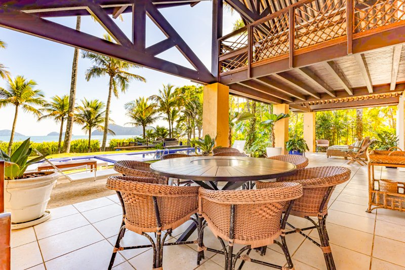 Casa espetacular frente ao mar na Praia da Baleia - À VENDA - São Sebastião - 