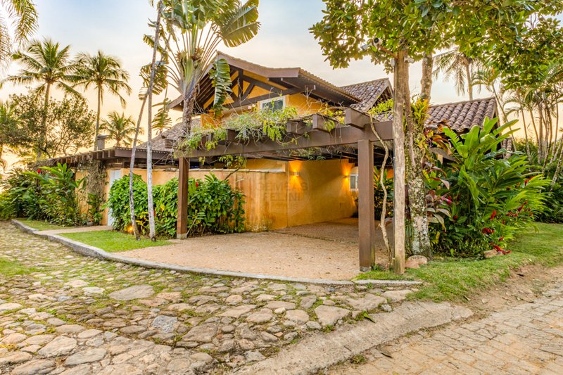 Casa espetacular frente ao mar na Praia da Baleia - À VENDA - São Sebastião - 