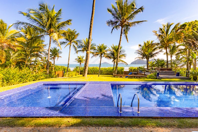Casa espetacular frente ao mar na Praia da Baleia - À VENDA - São Sebastião - 