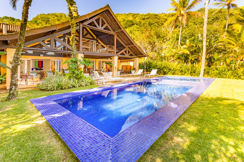 Casa espetacular frente ao mar na Praia da Baleia - À VENDA - São Sebastião - 