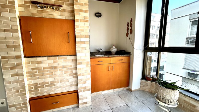R$ 1.300.000 - IMPECÁVEL APARTAMENTO - 176M2 - 3 DORM - SUÍTE - SACADÕES - 2 VAGAS Avenida Lageado Porto Alegre - 