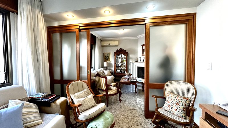 R$ 1.300.000 - IMPECÁVEL APARTAMENTO - 176M2 - 3 DORM - SUÍTE - SACADÕES - 2 VAGAS Avenida Lageado Porto Alegre - 
