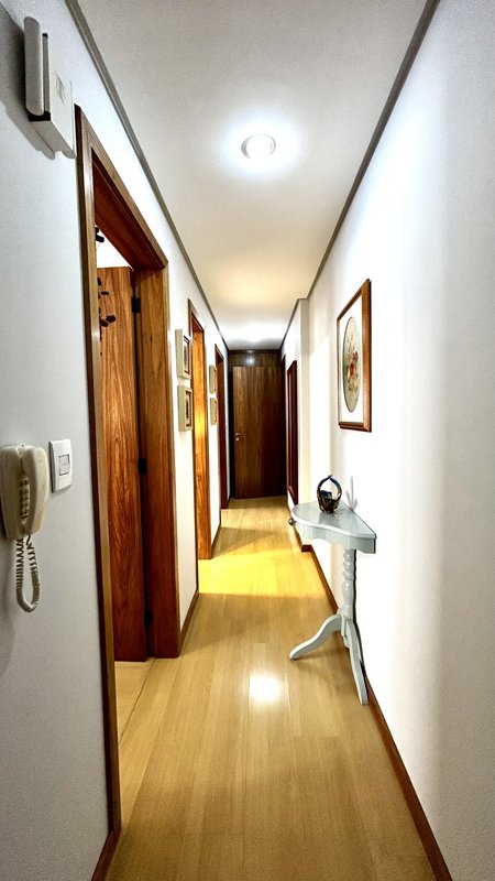 R$ 1.300.000 - IMPECÁVEL APARTAMENTO - 176M2 - 3 DORM - SUÍTE - SACADÕES - 2 VAGAS Avenida Lageado Porto Alegre - 
