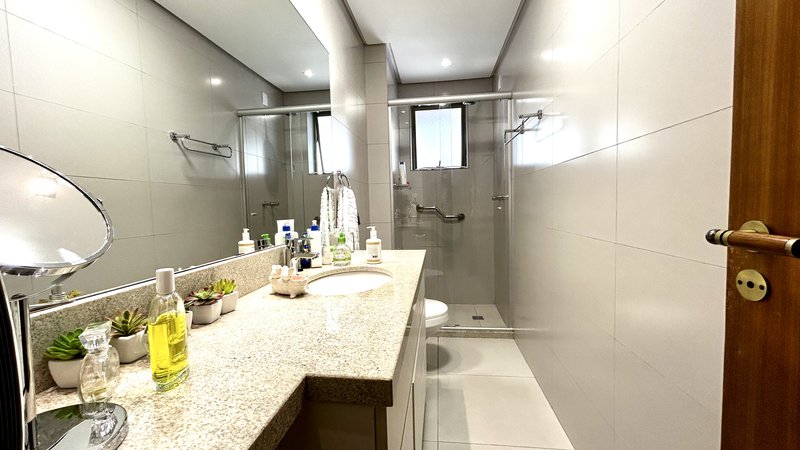 R$ 1.300.000 - IMPECÁVEL APARTAMENTO - 176M2 - 3 DORM - SUÍTE - SACADÕES - 2 VAGAS Avenida Lageado Porto Alegre - 