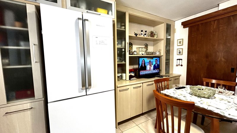 R$ 1.300.000 - IMPECÁVEL APARTAMENTO - 176M2 - 3 DORM - SUÍTE - SACADÕES - 2 VAGAS Avenida Lageado Porto Alegre - 