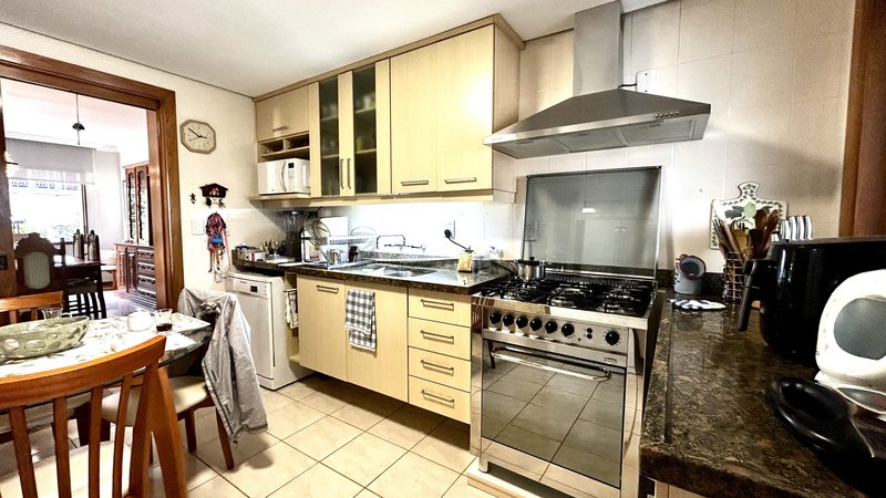 R$ 1.300.000 - IMPECÁVEL APARTAMENTO - 176M2 - 3 DORM - SUÍTE - SACADÕES - 2 VAGAS Avenida Lageado Porto Alegre - 