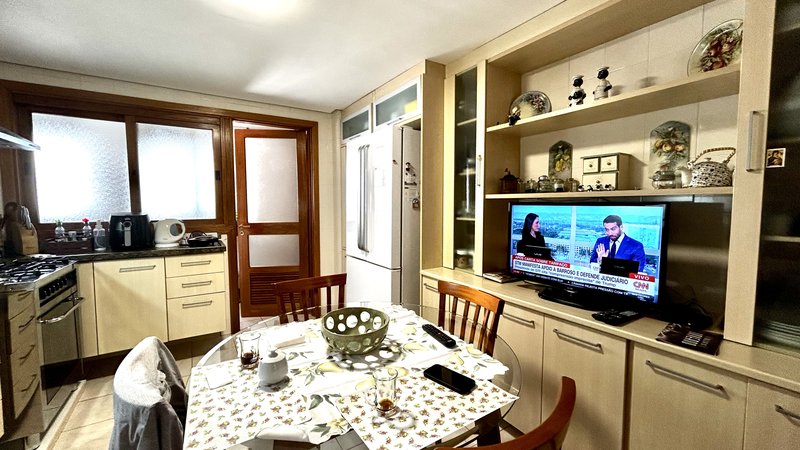 R$ 1.300.000 - IMPECÁVEL APARTAMENTO - 176M2 - 3 DORM - SUÍTE - SACADÕES - 2 VAGAS Avenida Lageado Porto Alegre - 