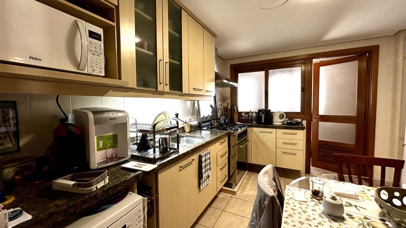 R$ 1.300.000 - IMPECÁVEL APARTAMENTO - 176M2 - 3 DORM - SUÍTE - SACADÕES - 2 VAGAS Avenida Lageado Porto Alegre - 