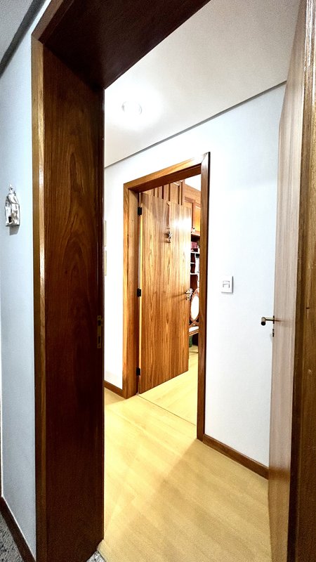 R$ 1.300.000 - IMPECÁVEL APARTAMENTO - 176M2 - 3 DORM - SUÍTE - SACADÕES - 2 VAGAS Avenida Lageado Porto Alegre - 