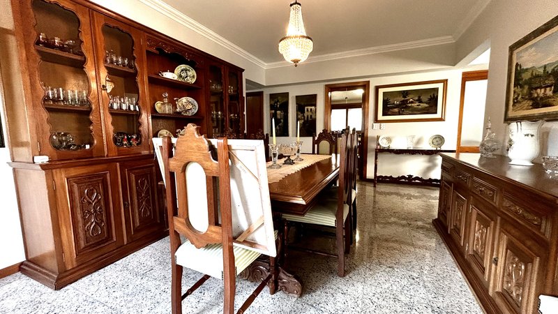 R$ 1.300.000 - IMPECÁVEL APARTAMENTO - 176M2 - 3 DORM - SUÍTE - SACADÕES - 2 VAGAS Avenida Lageado Porto Alegre - 