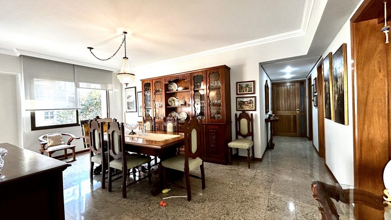 R$ 1.300.000 - IMPECÁVEL APARTAMENTO - 176M2 - 3 DORM - SUÍTE - SACADÕES - 2 VAGAS Avenida Lageado Porto Alegre - 