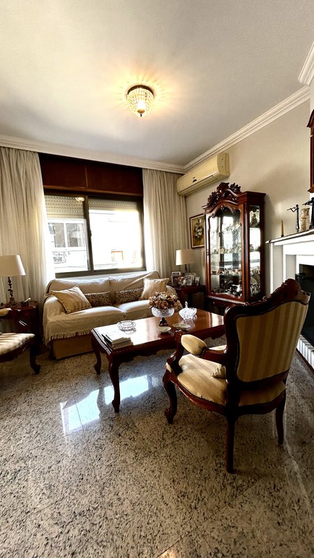 R$ 1.300.000 - IMPECÁVEL APARTAMENTO - 176M2 - 3 DORM - SUÍTE - SACADÕES - 2 VAGAS Avenida Lageado Porto Alegre - 