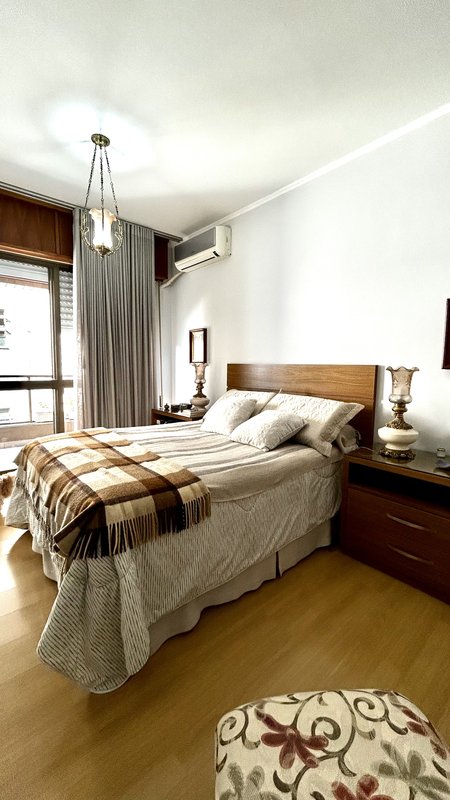R$ 1.300.000 - IMPECÁVEL APARTAMENTO - 176M2 - 3 DORM - SUÍTE - SACADÕES - 2 VAGAS Avenida Lageado Porto Alegre - 
