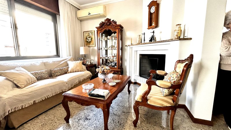 R$ 1.300.000 - IMPECÁVEL APARTAMENTO - 176M2 - 3 DORM - SUÍTE - SACADÕES - 2 VAGAS Avenida Lageado Porto Alegre - 