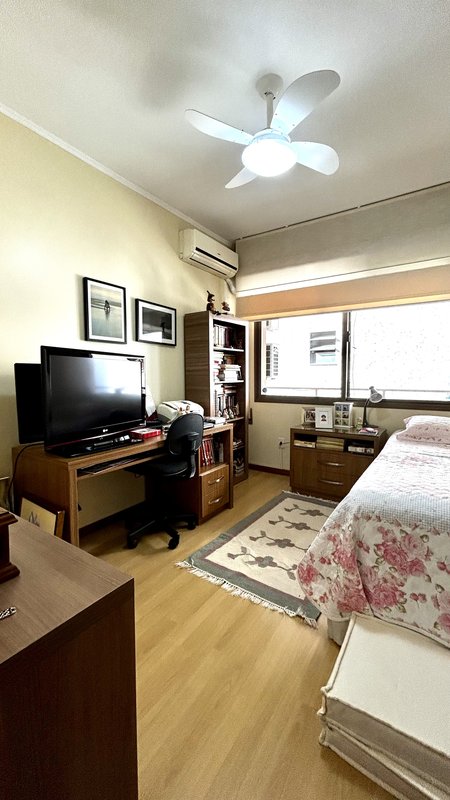 R$ 1.300.000 - IMPECÁVEL APARTAMENTO - 176M2 - 3 DORM - SUÍTE - SACADÕES - 2 VAGAS Avenida Lageado Porto Alegre - 