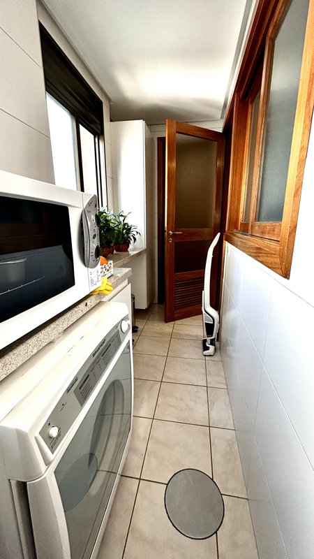 R$ 1.300.000 - IMPECÁVEL APARTAMENTO - 176M2 - 3 DORM - SUÍTE - SACADÕES - 2 VAGAS Avenida Lageado Porto Alegre - 