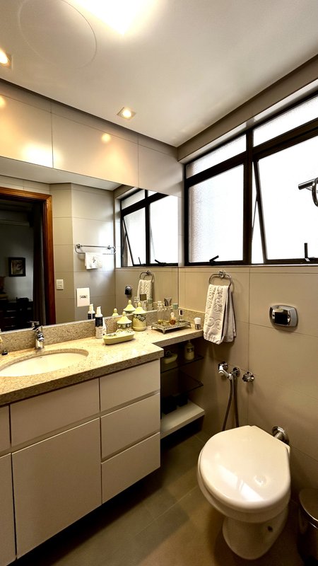 R$ 1.300.000 - IMPECÁVEL APARTAMENTO - 176M2 - 3 DORM - SUÍTE - SACADÕES - 2 VAGAS Avenida Lageado Porto Alegre - 