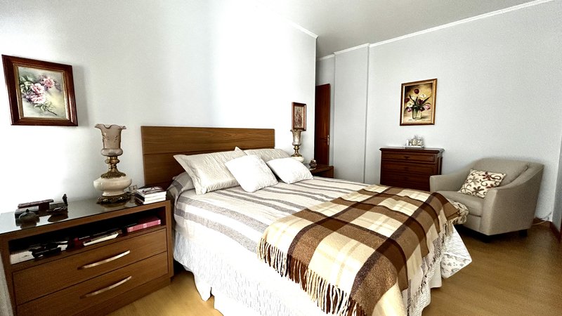 R$ 1.300.000 - IMPECÁVEL APARTAMENTO - 176M2 - 3 DORM - SUÍTE - SACADÕES - 2 VAGAS Avenida Lageado Porto Alegre - 