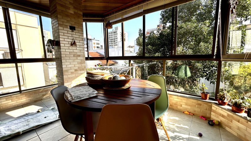 R$ 1.300.000 - IMPECÁVEL APARTAMENTO - 176M2 - 3 DORM - SUÍTE - SACADÕES - 2 VAGAS Avenida Lageado Porto Alegre - 