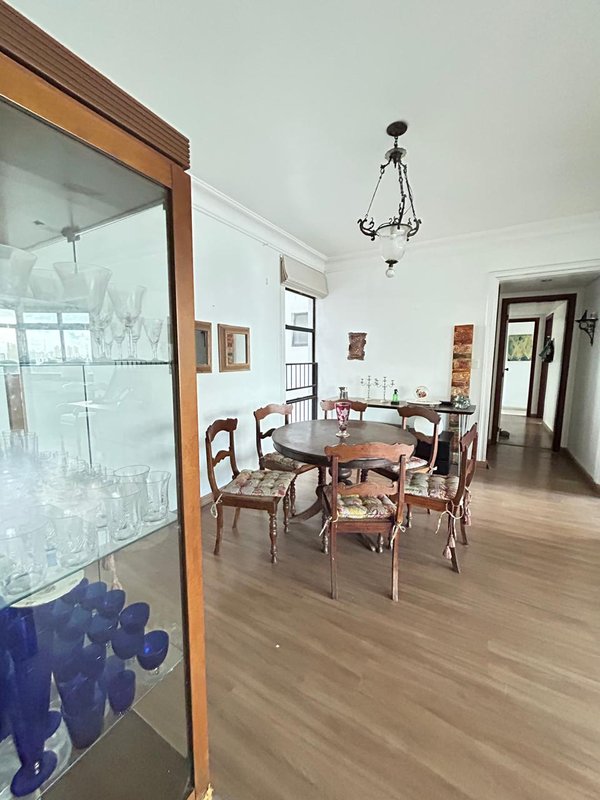 APARTAMENTO 4 QUARTOS 2 SUÍTES LAVABO ANDAR ALTO GARAGENS ELEVADORES À VENDA NA GRAÇA! Avenida Euclydes da Cunha Salvador - 