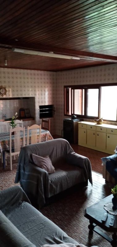 Casa com 4 quartos, Edícula e amplo pátio na frente, próximo ao mar Rua Iraí Capão da Canoa - 