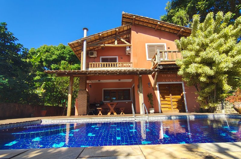 ALUGA-SE LINDA CASA MOBILIADA PRONTA PARA MORAR - 3 QUARTOS - PISCINA - LAZER COMPLETO!! Avenida Riachuelo Ilhabela - 