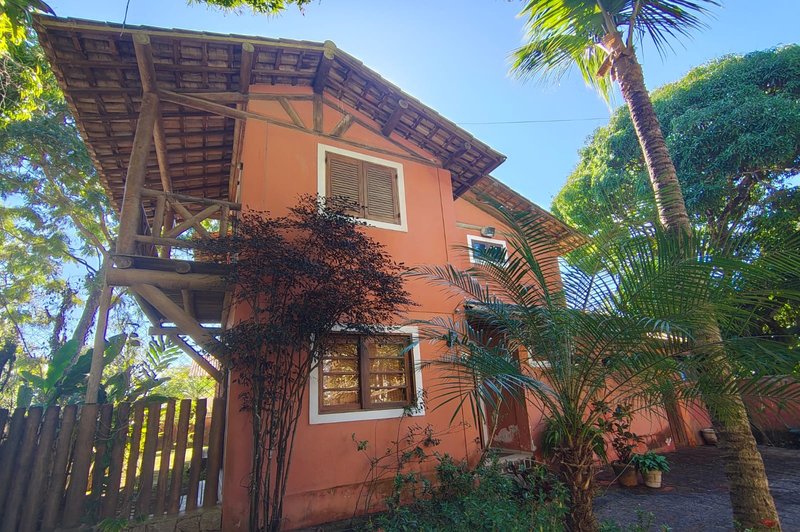ALUGA-SE LINDA CASA MOBILIADA PRONTA PARA MORAR - 3 QUARTOS - PISCINA - LAZER COMPLETO!! Avenida Riachuelo Ilhabela - 