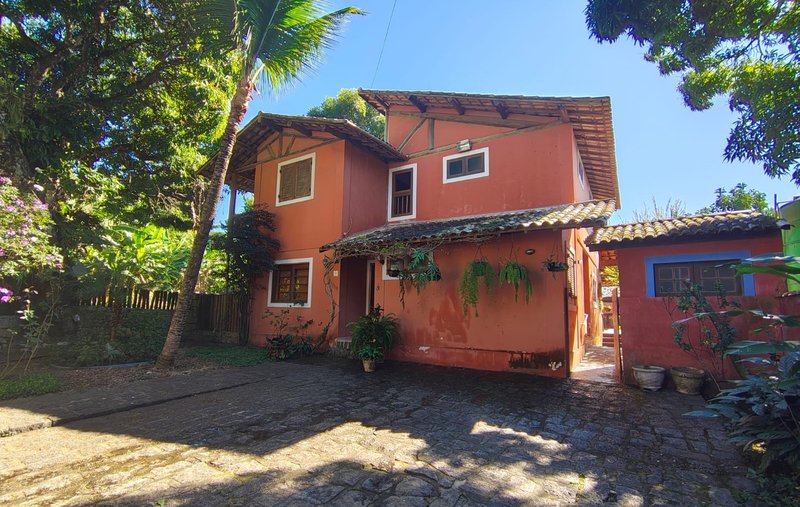 ALUGA-SE LINDA CASA MOBILIADA PRONTA PARA MORAR - 3 QUARTOS - PISCINA - LAZER COMPLETO!! Avenida Riachuelo Ilhabela - 