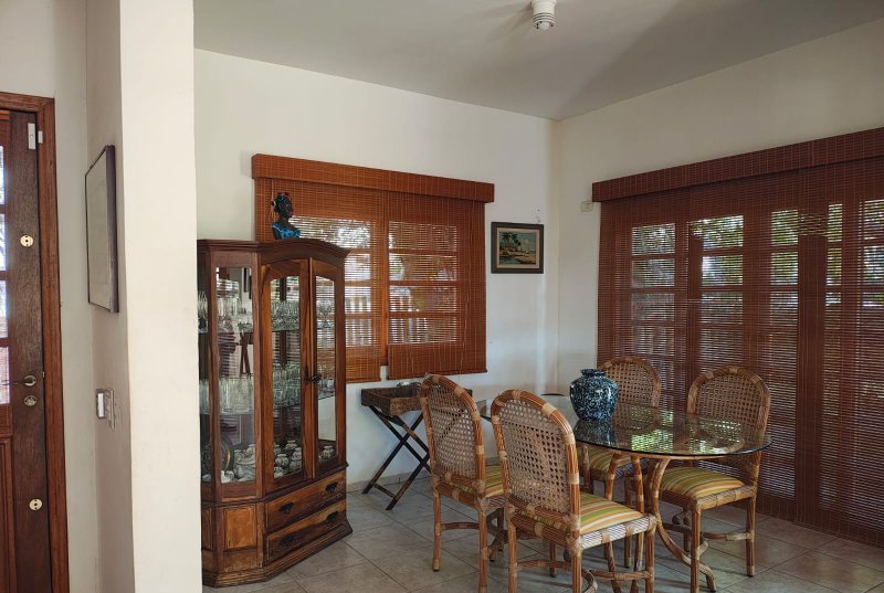 ALUGA-SE LINDA CASA MOBILIADA PRONTA PARA MORAR - 3 QUARTOS - PISCINA - LAZER COMPLETO!! Avenida Riachuelo Ilhabela - 