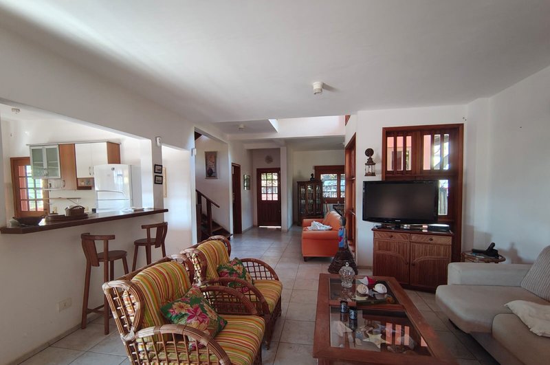 ALUGA-SE LINDA CASA MOBILIADA PRONTA PARA MORAR - 3 QUARTOS - PISCINA - LAZER COMPLETO!! Avenida Riachuelo Ilhabela - 
