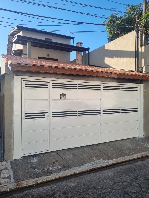 Sobrado com Suíte e Edícula Ampla perto do Centro de Mogi - Mogi das Cruzes - 