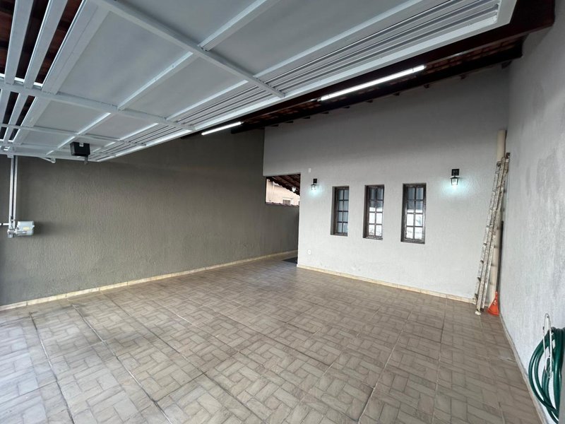 Sobrado com Suíte e Edícula Ampla perto do Centro de Mogi - Mogi das Cruzes - 