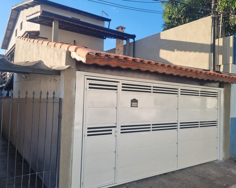 Sobrado com Suíte e Edícula Ampla perto do Centro de Mogi - Mogi das Cruzes - 