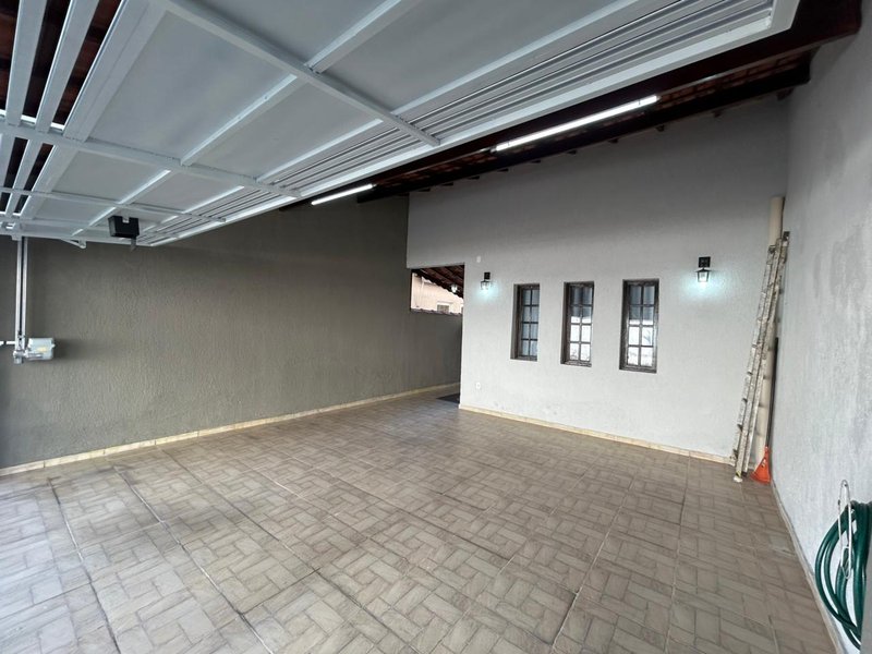 Sobrado com Suíte e Edícula Ampla perto do Centro de Mogi - Mogi das Cruzes - 