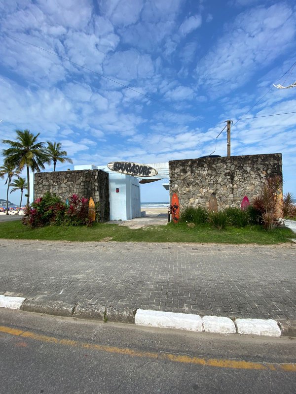 Cobertura no Guarujá PORTEIRA FECHADA com  210m2 ac - 3 Dormitórios sendo 1 Suíte - Guarujá - 