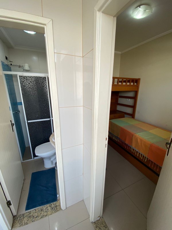 Cobertura no Guarujá PORTEIRA FECHADA com  210m2 ac - 3 Dormitórios sendo 1 Suíte - Guarujá - 