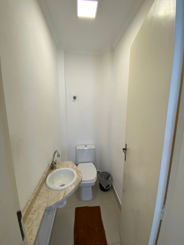 Cobertura no Guarujá PORTEIRA FECHADA com  210m2 ac - 3 Dormitórios sendo 1 Suíte - Guarujá - 