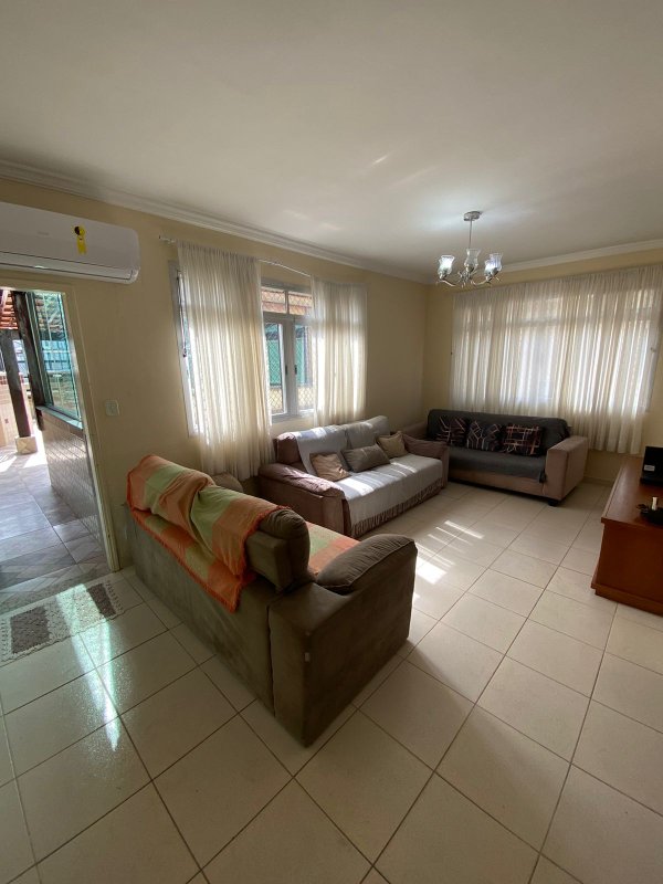 Cobertura no Guarujá PORTEIRA FECHADA com  210m2 ac - 3 Dormitórios sendo 1 Suíte - Guarujá - 
