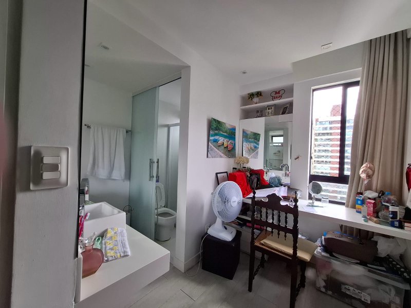 APARTAMENTO SEMINOVO 3 SUÍTES LAVABO PISCINA 2 GARAGENS À VENDA NA PITUBA! Rua Ceará Salvador - 