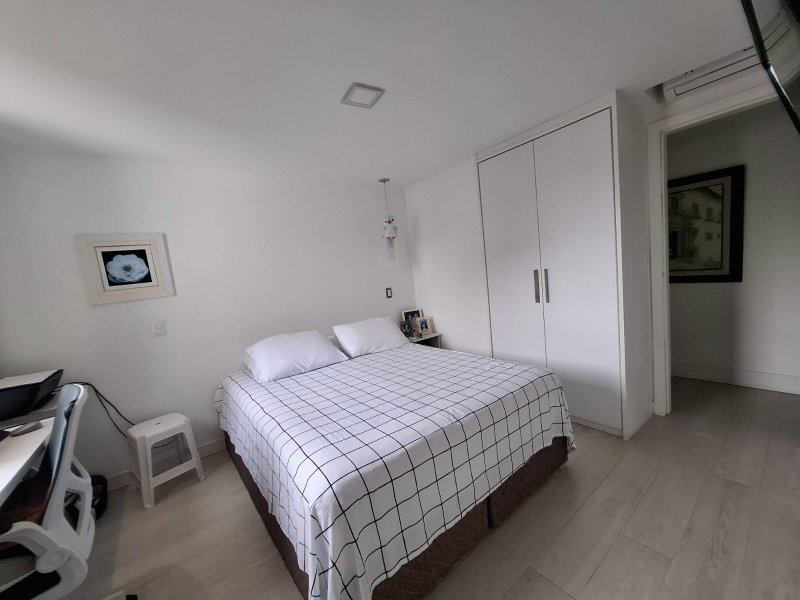 APARTAMENTO SEMINOVO 3 SUÍTES LAVABO PISCINA 2 GARAGENS À VENDA NA PITUBA! Rua Ceará Salvador - 